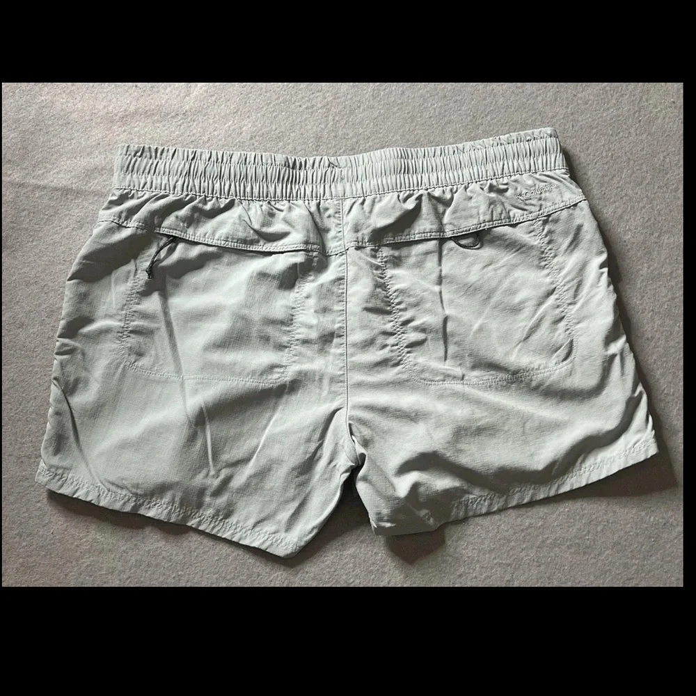 Columbia Shorts Women’s Large Light Green Moisture Wicking Pockets Hike Athletic - Picture 2 of 5